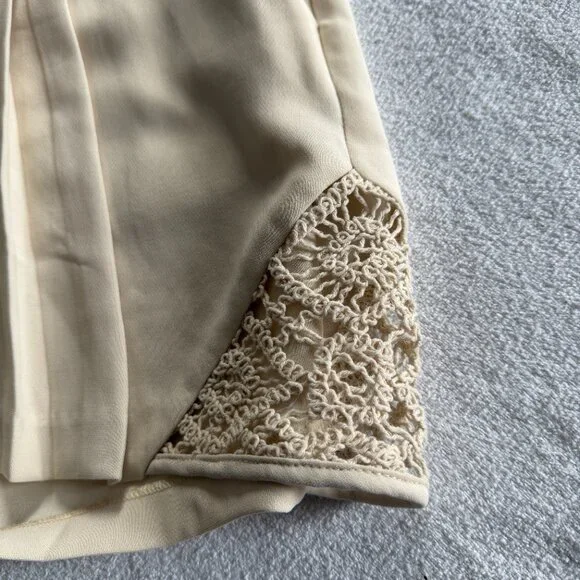 $345 NWOT Cinq A Sept Crochet Lace Corinna Plaster Shorts Pleated - Picture 5 of 6
